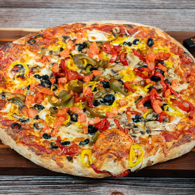 Veggie Pie (Medium - 12" (8 Slice) ).