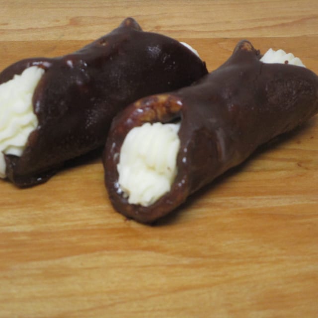 Cannoli.